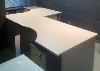 Офисный стол для персонала