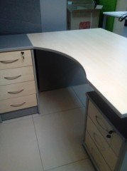 Стол для офиса с приставной тумбой