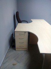 Угловые столы с тумбами для персонала