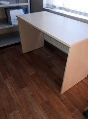 Прямой письменный стол для персонала